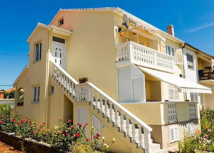 With A Parking Space - 5773 *